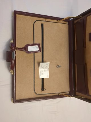 Neceser , maletín documentos .