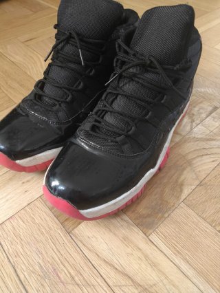 Zapatillas Jordan 11 Negras y Rojas