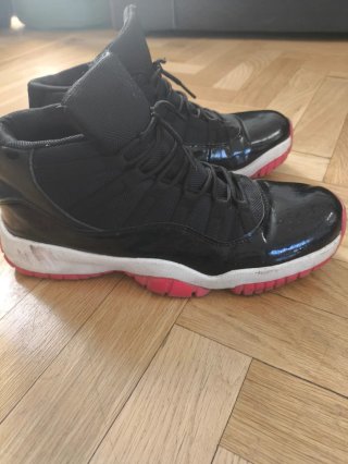 Zapatillas Jordan 11 Negras y Rojas