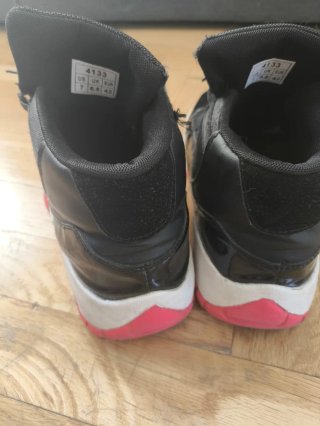 Zapatillas Jordan 11 Negras y Rojas