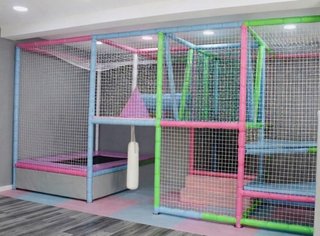 Parque de bolas infantil con colchoneta