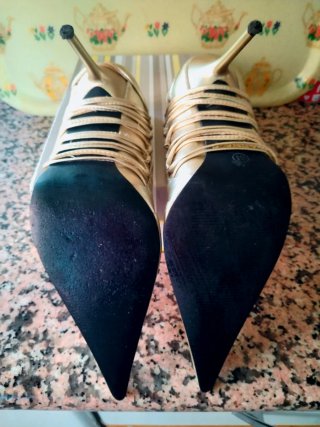 Zapatos de tacón Mariamare dorados