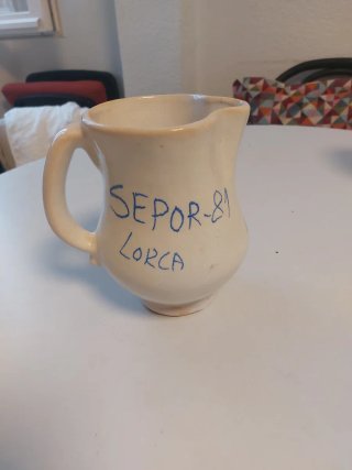 Jarra antigua decorada