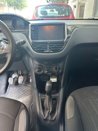 Peugeot 208 2012