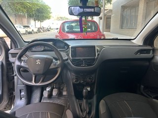 Peugeot 208 2012