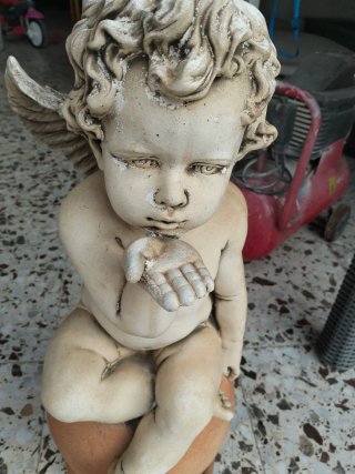 Figura de ángel de jardín romántico