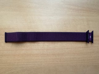 Apple Watch 40mm. Plum Sport Loop
