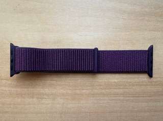 Apple Watch 40mm. Plum Sport Loop