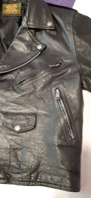 Chaqueta de piel cruzada negra