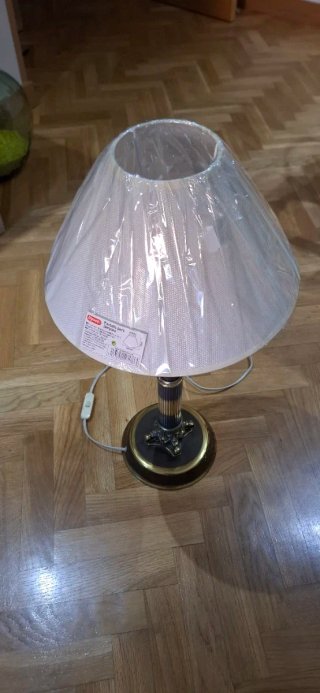 Lámpara de mesa de bronce con tulipa beige
