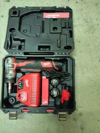 Espandidora Milwaukee para Polietileno
