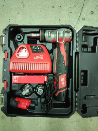 Espandidora Milwaukee para Polietileno