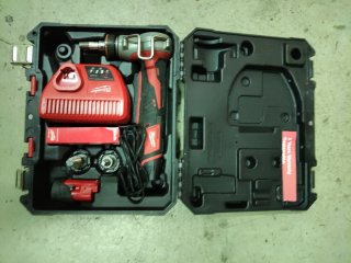 Espandidora Milwaukee para Polietileno