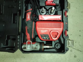 Espandidora Milwaukee para Polietileno