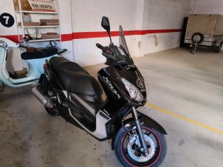 Yamaha XMAX 250i Scooter Negra