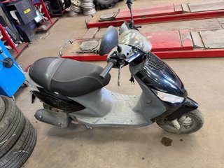 Moto 49 zip