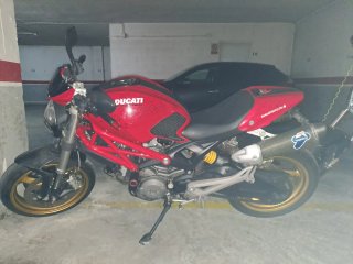 Ducati Monster 696 Roja y Dorada