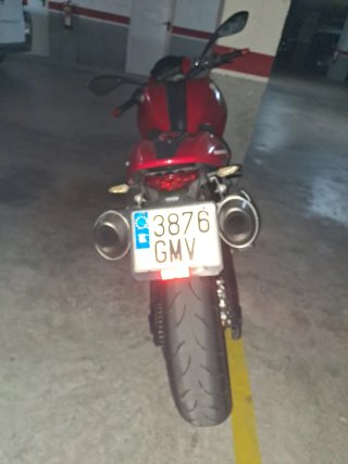 Ducati Monster 696 Roja y Dorada