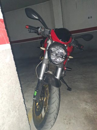 Ducati Monster 696 Roja y Dorada