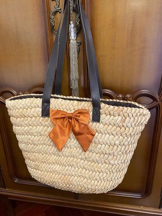 Bolso de playa de rafia con lazo naranja