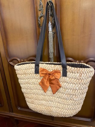 Bolso de playa de rafia con lazo naranja