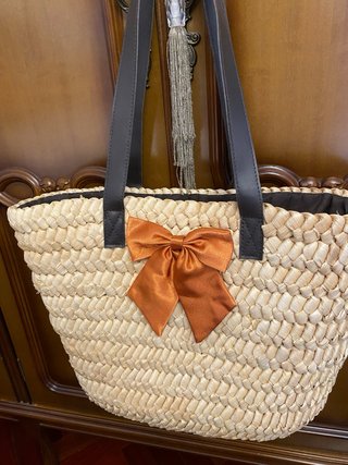 Bolso de playa de rafia con lazo naranja