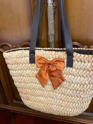 Bolso de playa de rafia con lazo naranja