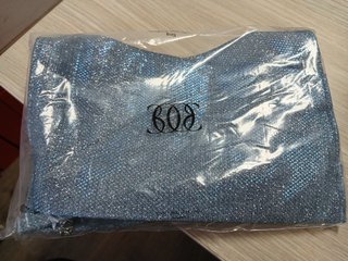 Bolso de fiesta azul brillante con cadena