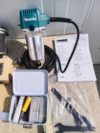 Fresadora Makita 0702C