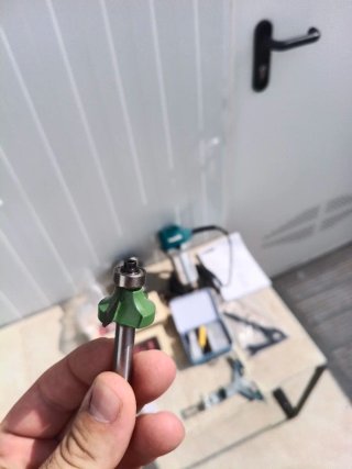 Fresadora Makita 0702C