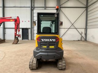 Mini Excavadora Volvo EC27D