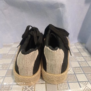 Alpargatas con cordones con cuña de yute. Nuevas