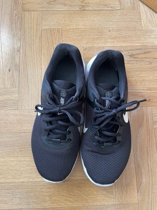 Zapatillas Nike Running Negras y Blancas