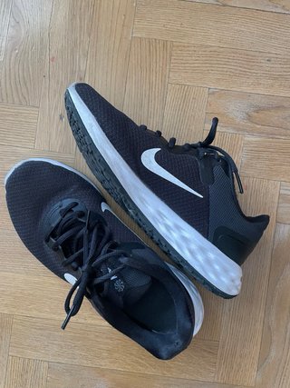 Zapatillas Nike Running Negras y Blancas