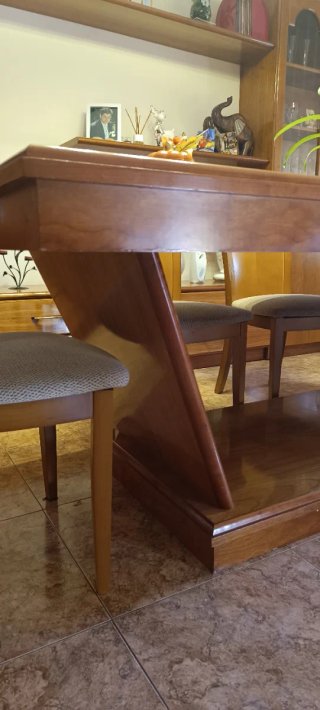 Mesa de comedor de madera maciza