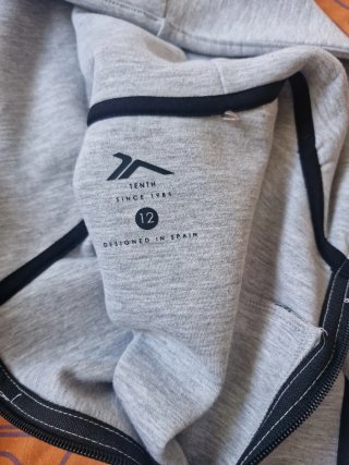 Conjunto deportivo Tenth gris y azul talla 12