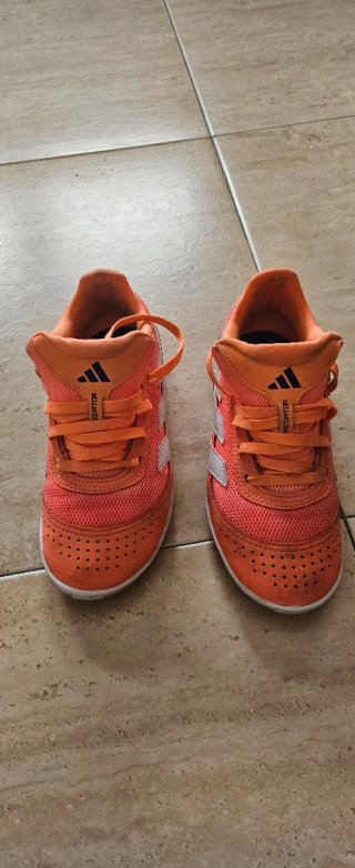 Zapatillas Adidas Predator Naranja número 33.
