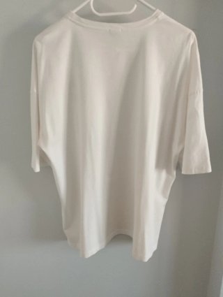 Camiseta Pinko blanca con pedrería
