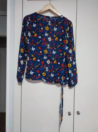 Blusa estampada floral manga larga