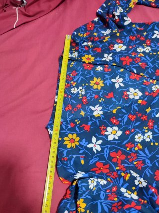 Blusa estampada floral manga larga