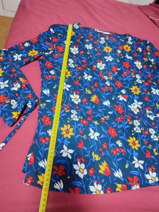 Blusa estampada floral manga larga