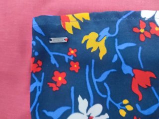 Blusa estampada floral manga larga