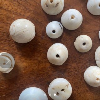 Botones antiguos de nácar y piedra