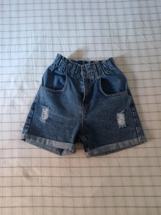 Conjunto Top Blanco y Vaqueros Cortos