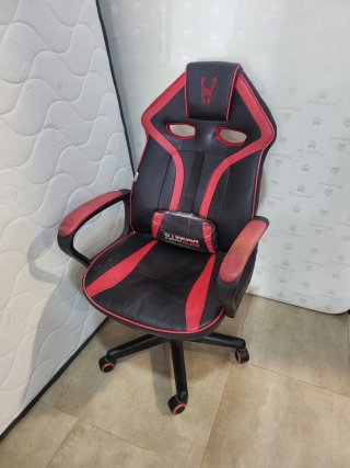 Cómoda de madera con 7 cajones