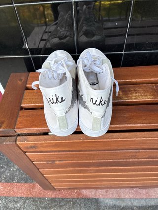 Zapatillas Nike Tela Blancas y Plateadas