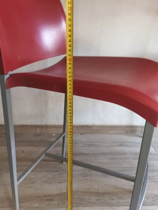 Sillas de cocina roja y gris