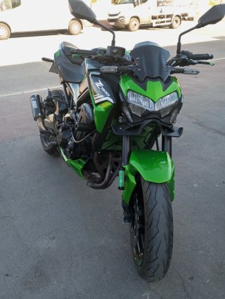 Kawasaki Z900 Verde y Negra  A2
