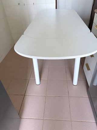 Mesa extensible 120/160/200 con 3 sillas a juego.