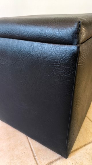 Pouf in similpelle nera